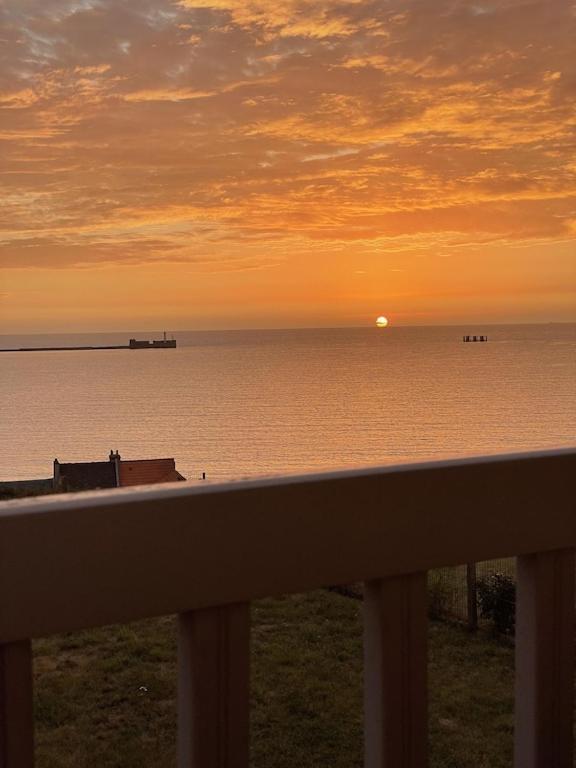 Face Aux Magnifiques Couchers De Soleil 5 Mn De Nausicaa Villa *